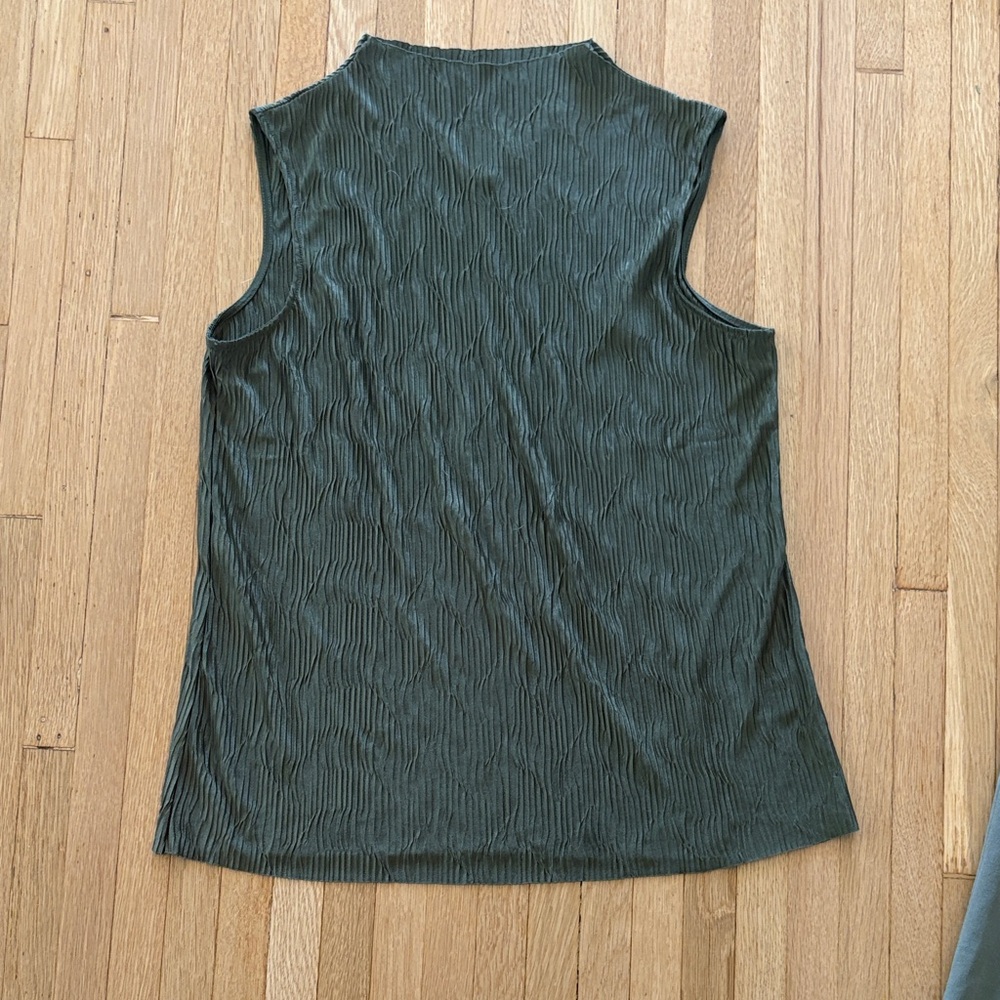 Tahari Sleeveless Textured Silky top - Dark Green